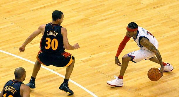  勇士库里三分如雨浇灭火箭反击