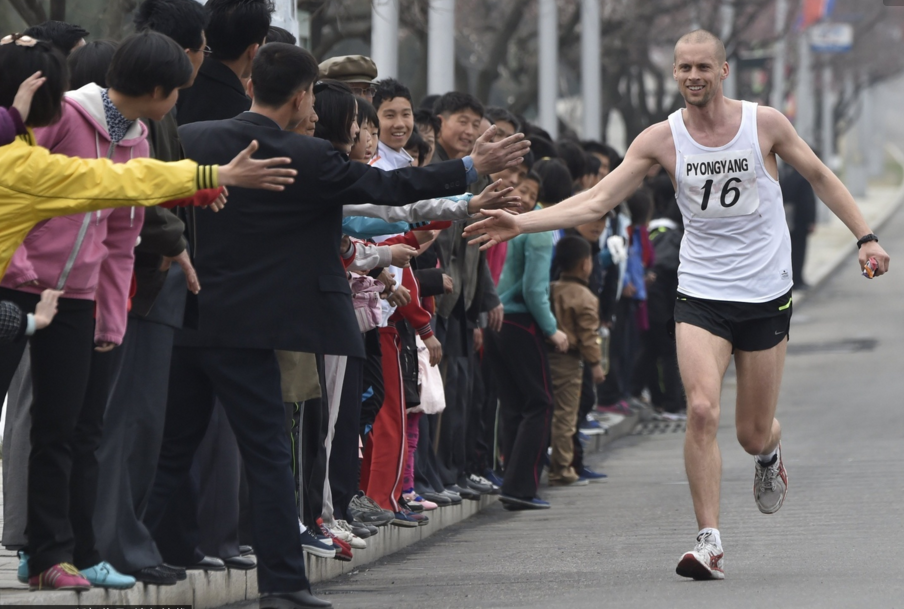  外籍教练带来新风，跑轰战术席卷联盟