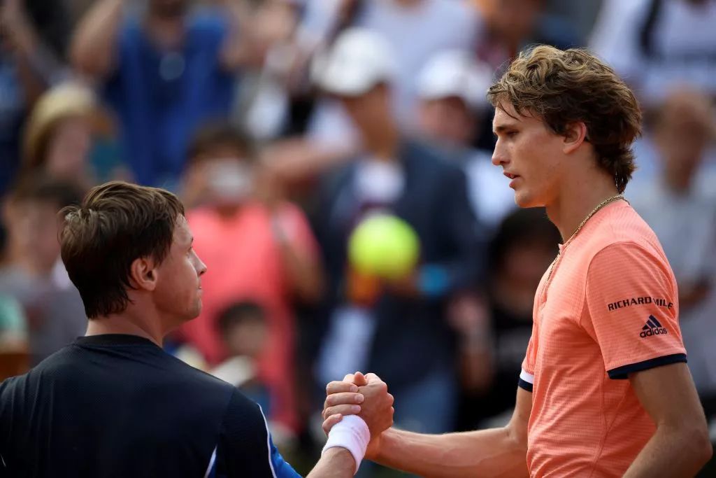 兹维列夫底线相持,力克劲敌斩获柏林站