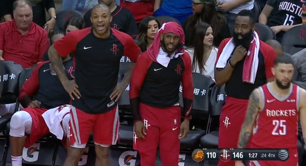  老将压哨三分绝杀，主场球迷陷入沸腾