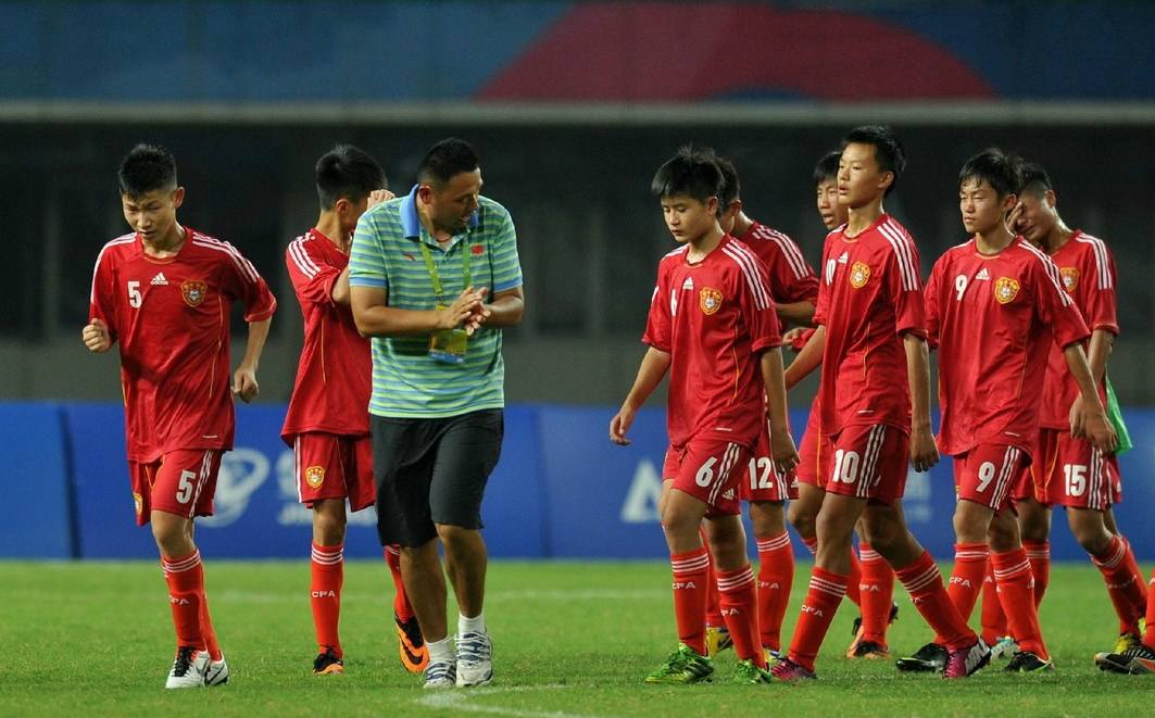  足坛名宿执教青年军，青训体系结出硕果