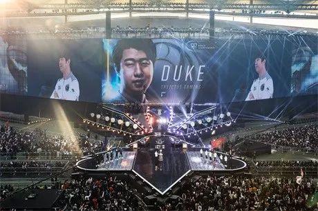  电竞选手刷新纪录创造历史时刻  